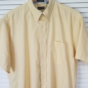 St. Johns Bay Men's Button Down Shirt Size M Yellow